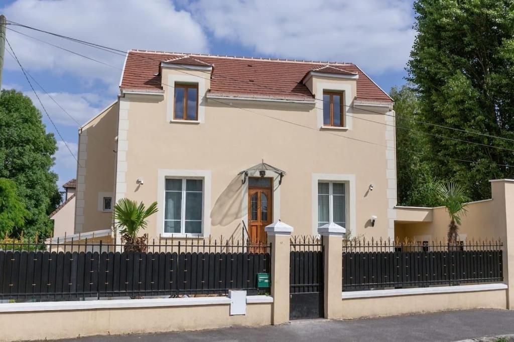 Joli Appartement De Vacances Écouen Exterior foto
